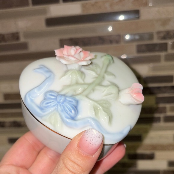 Heritage House Celebration of Love Love Story Porcelain Music Trinket Box - Picture 3 of 8